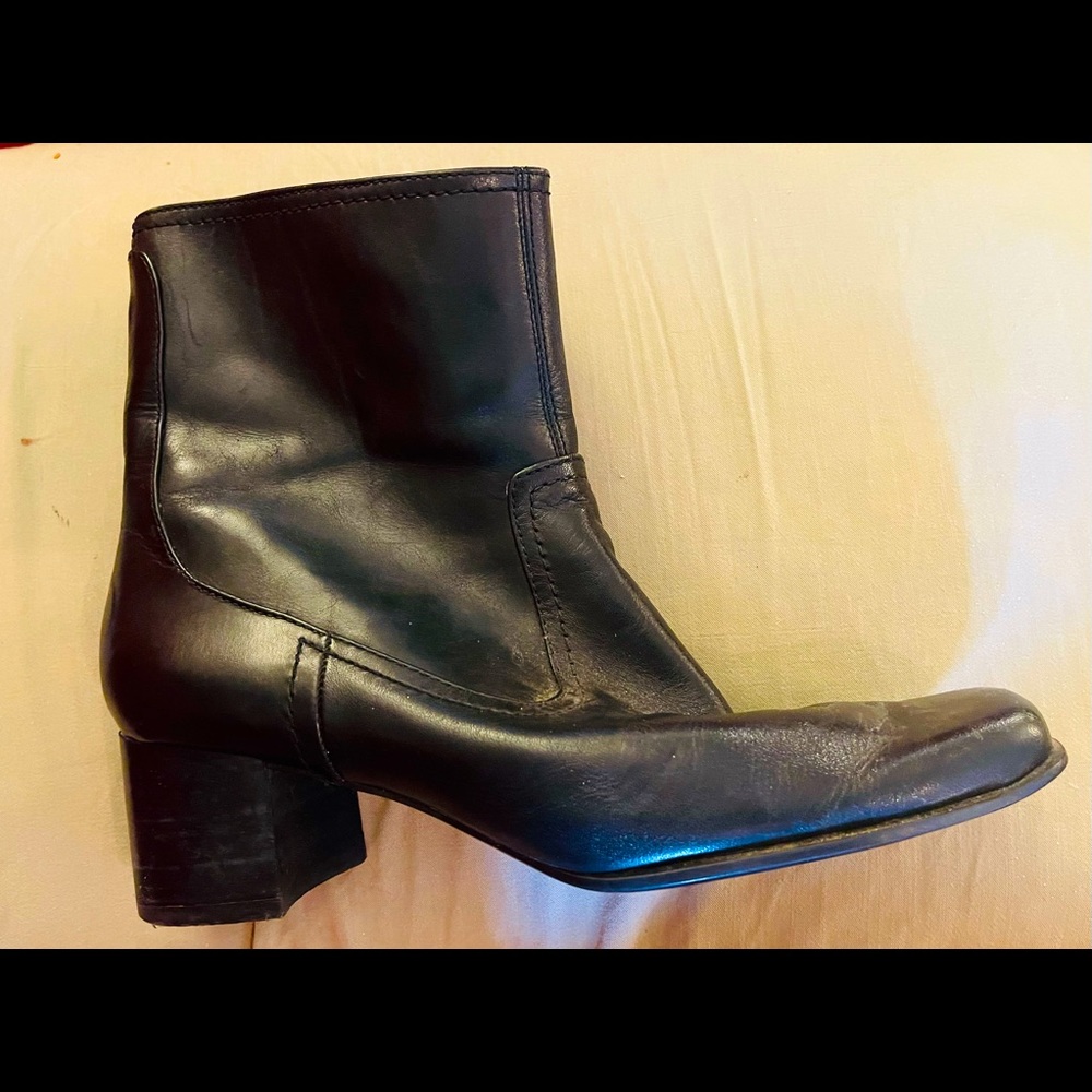 Nine West ankle boots. Only worn a couple times. Almost like new.